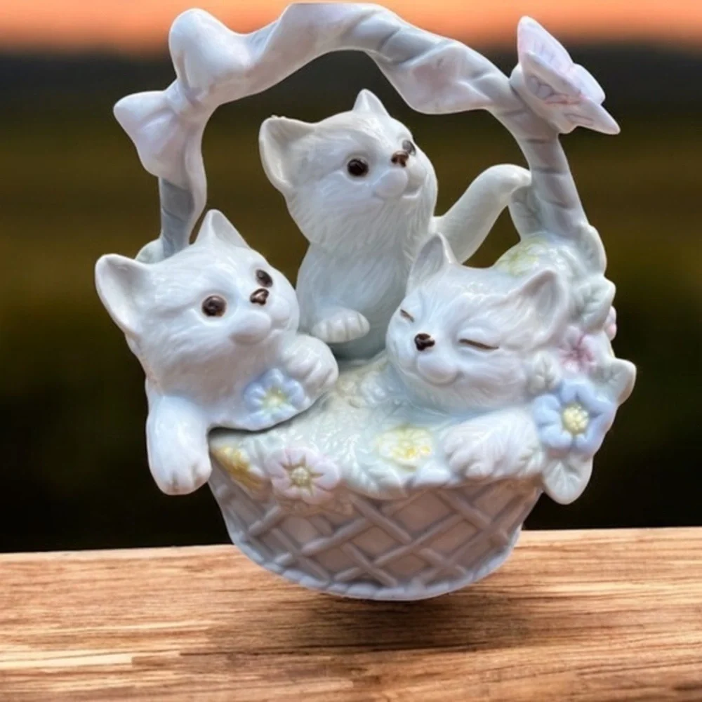 3 Kitty cats in basket porcelain Figurine vintage Collectible Decorative - Picture 1 of 9
